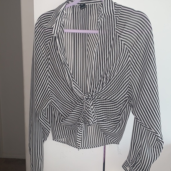 WINDSOR STRIPE TIE FRONT TOP - Picture 4 of 4